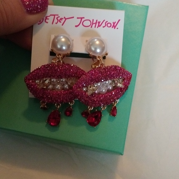 Betsey Johnson Pearly Whites Lips Dangle Earrings - Picture 3 of 4